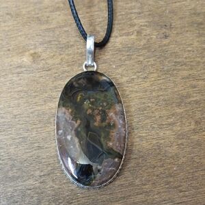Elegant Stone Pendant Necklace